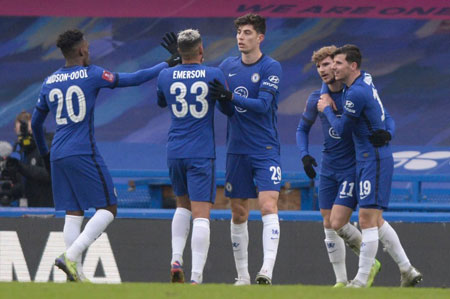 详解棒球规则中的故意触身球处罚细则主审如何通过投捕互动判定动机