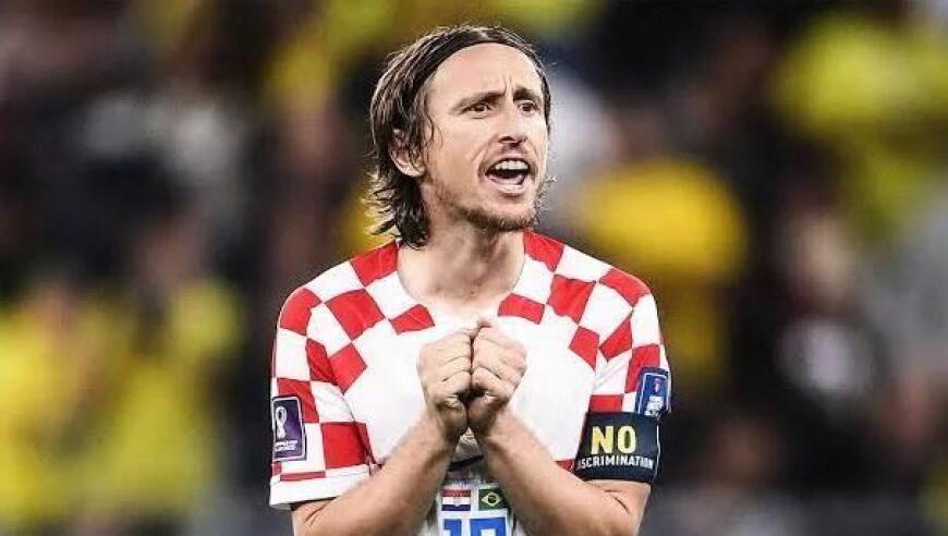 米体：泽林斯基出现轻微肌肉问题，可能不会出战比萨