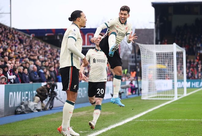 日本足球恐怖1幕：17岁高中生7秒50米，连过3人+破门 拉都拉不住