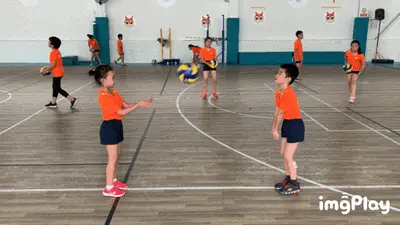 詹姆斯神奇压哨补篮绝杀！湖人全队狂欢庆祝，东契奇轰34+7+7